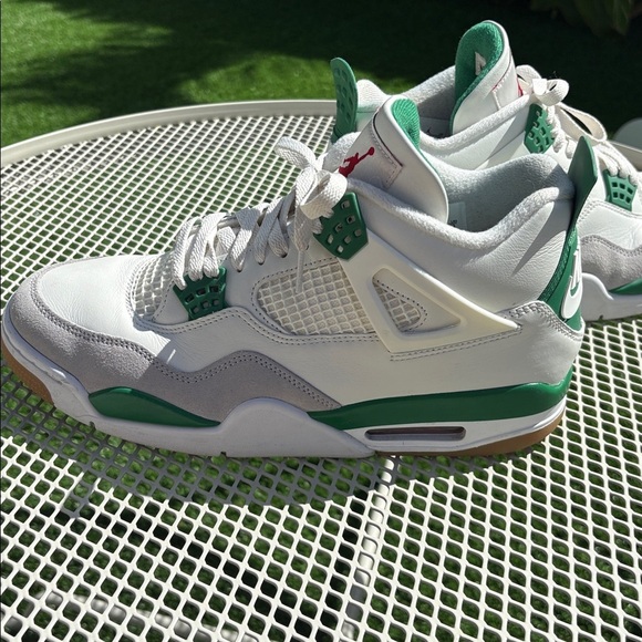 EUC Authentic Nike Jordan Retro SB Green & White main image 9